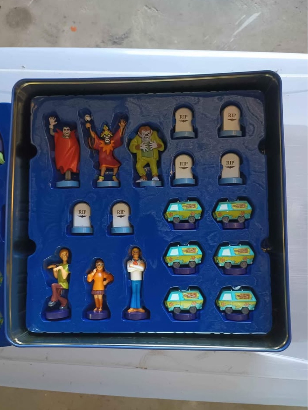 Scooby Doo Chess Board Game - Blue/Brown Tin Set - Picture 3 of 5